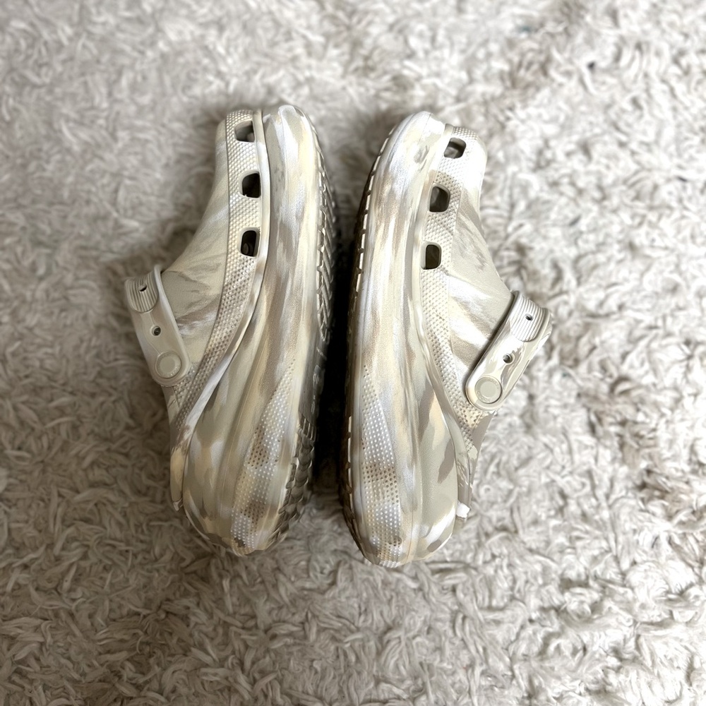 Marble Platform Crocs - Picture 3 of 7